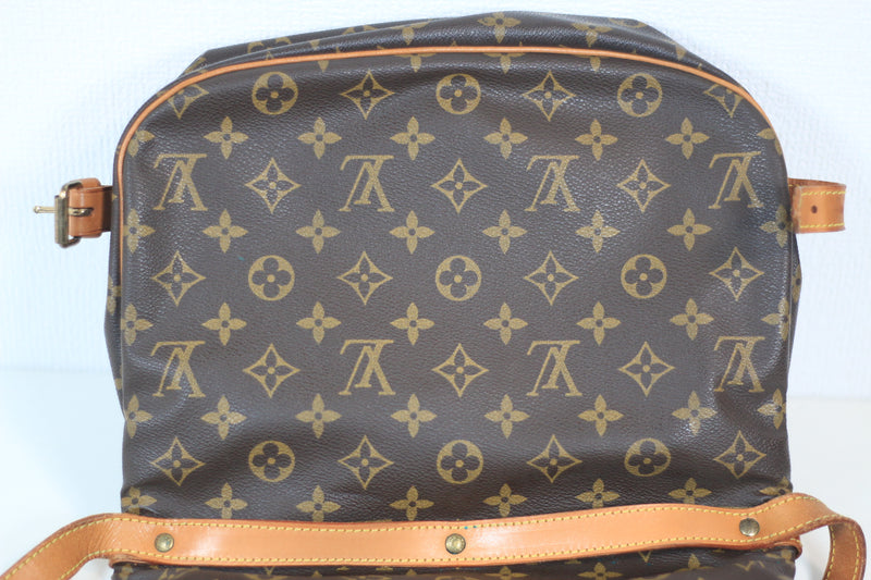 Louis Vuitton Monogram Saumur 30 Crossbody Bag Used