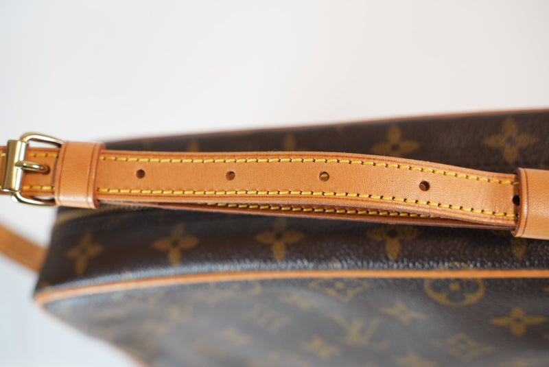 Louis Vuitton Monogram Trocadero 27 Crossbody Used