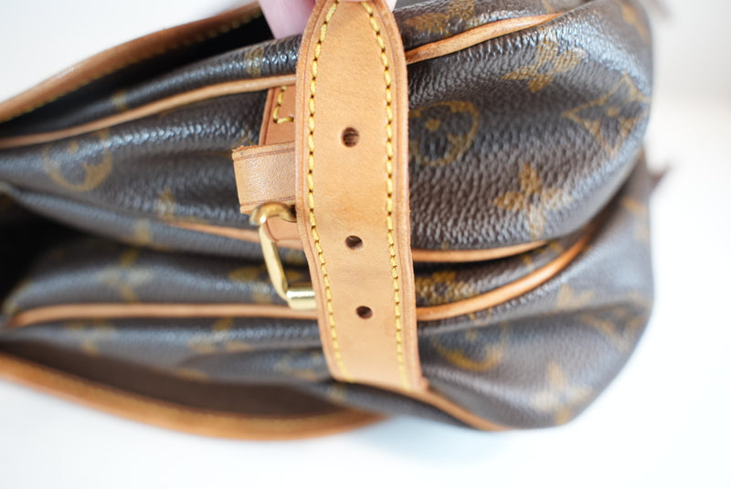 Louis Vuitton Monogram Saumur 30 Crossbody Used