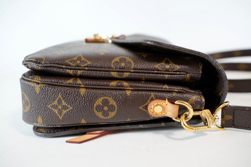 Louis Vuitton Monogram Pochette Metis Used