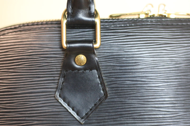 Epi Leather Noir Alma