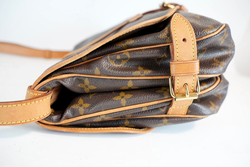 Louis Vuitton Monogram Saumur 30 Crossbody Used