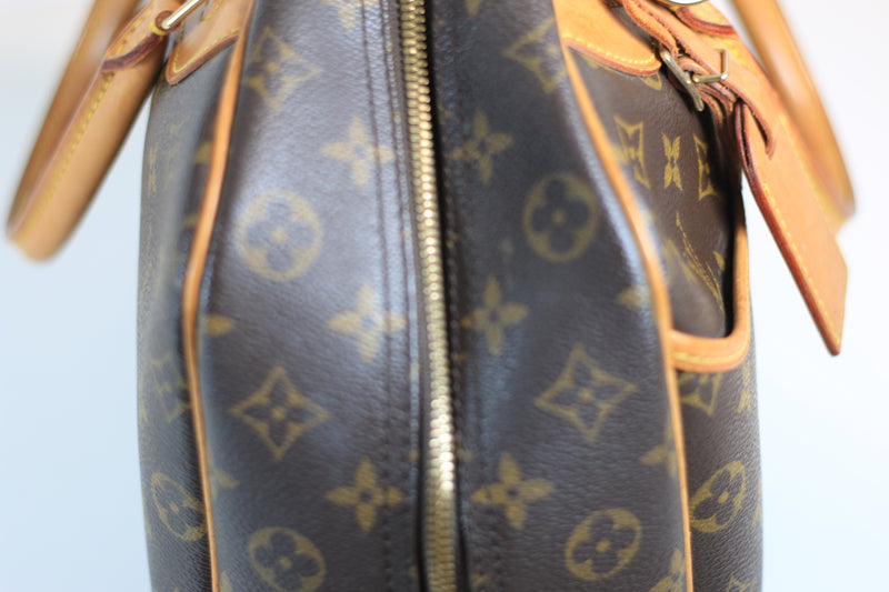 Louis Vuitton Monogram Deauville Handbag Used