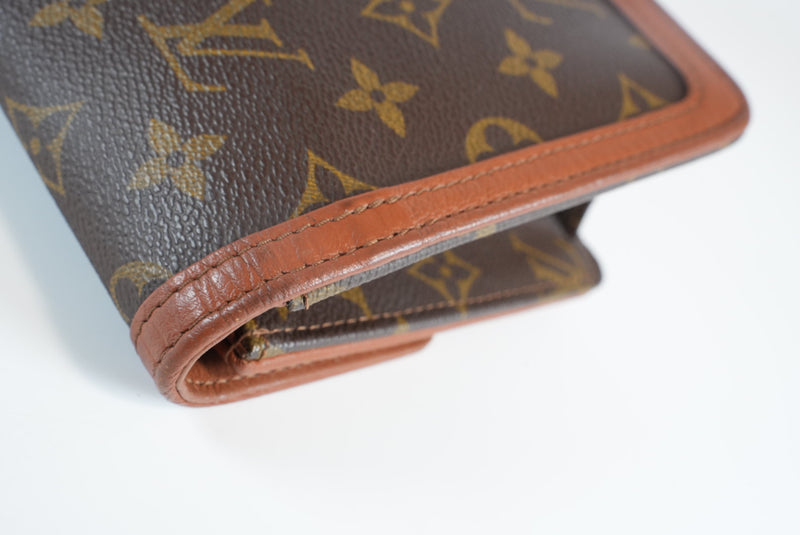 Louis Vuitton Monogram Pochette Dam Clutch