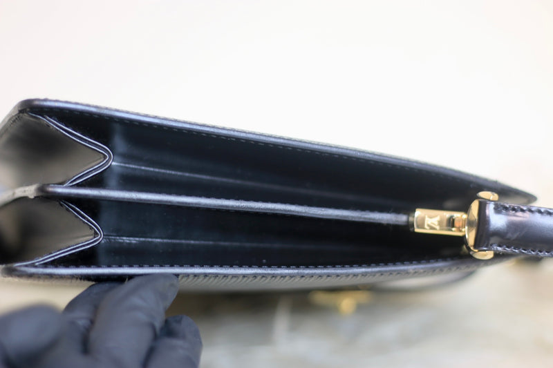 Louis Vuitton Epi Leather Capucines Noir Sling bag