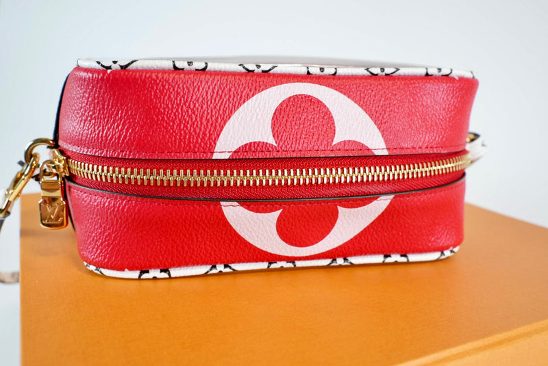 Louis Vuitton Monogram Giant Beach Pouch Rouge Used