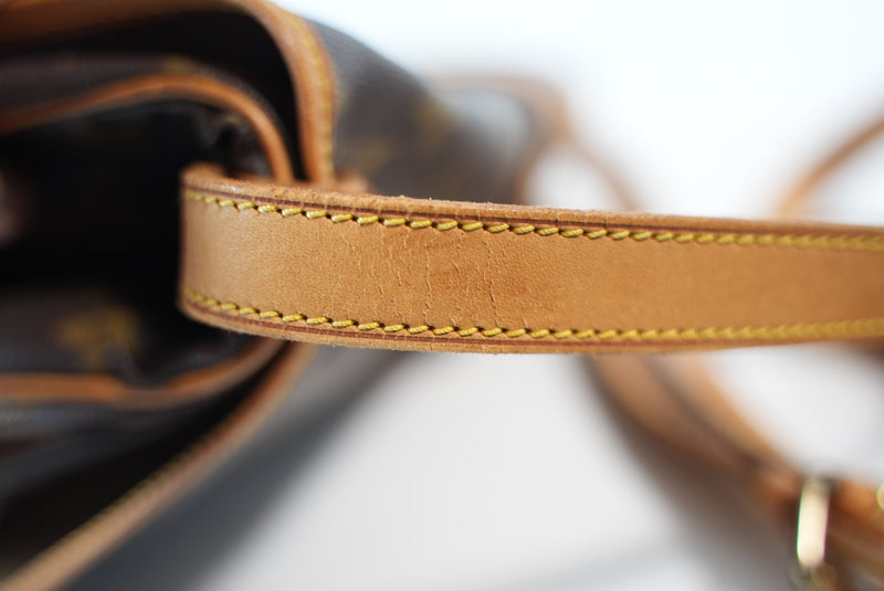 Louis Vuitton Monogram Saumur 30 Used