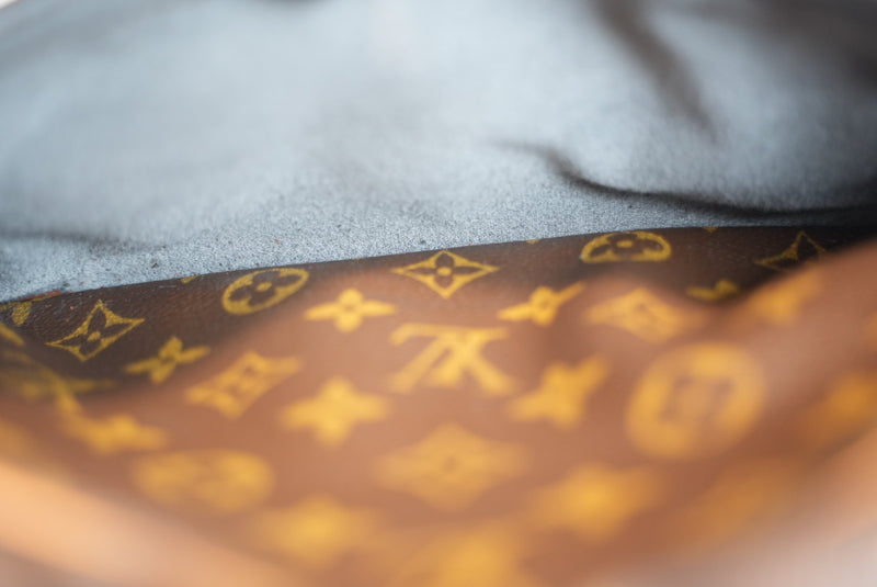 Louis Vuitton Monogram Trocadero 27 Crossbody Used