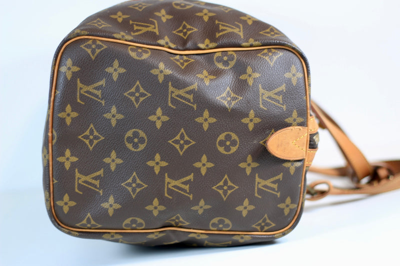 Louis Vuitton Monogram Sac Souple 35 Handbag Used