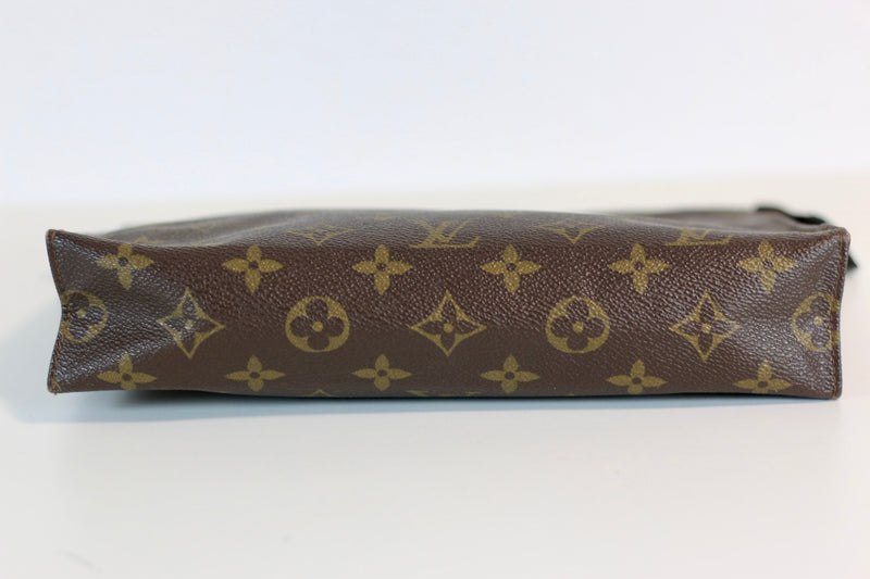 Louis Vuitton Monogram Toiletry Pouch 26 Used