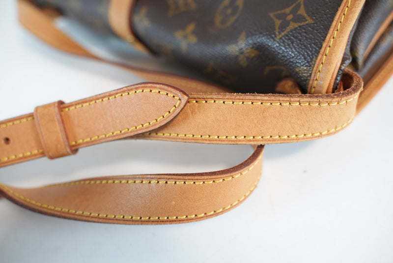 Louis Vuitton Monogram Saumur 30 Crossbody Used