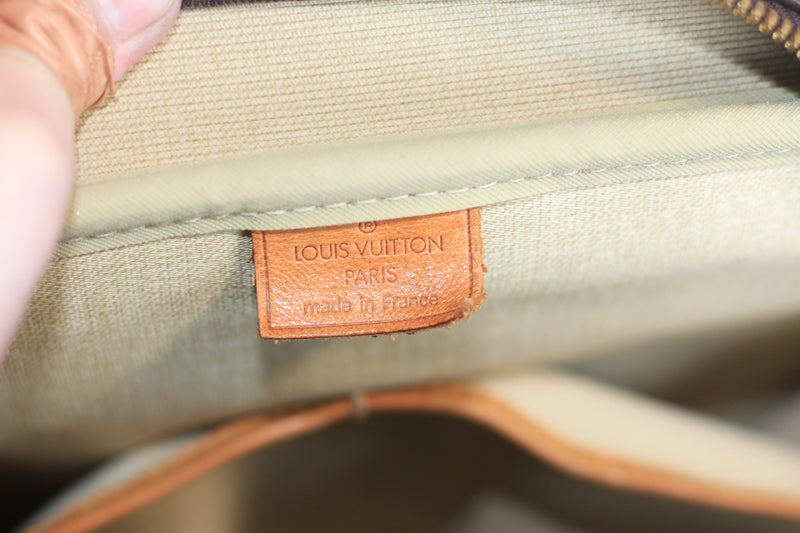 Louis Vuitton Monogram Deauville Handbag Used