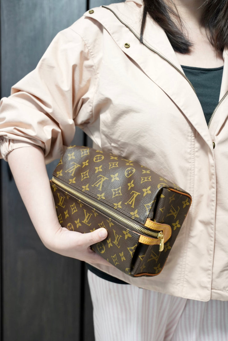 Louis Vuitton Monogram Trousse Patte Pression Cosmetic Pouch Used