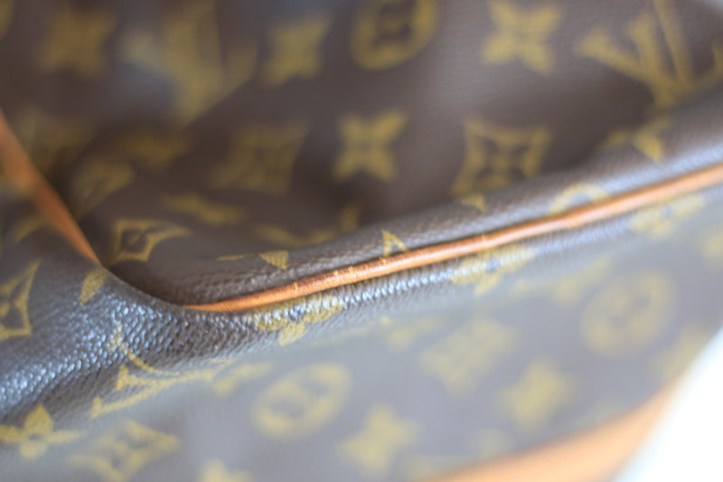 Louis Vuitton Monogram Sac Souple 35 Handbag Used