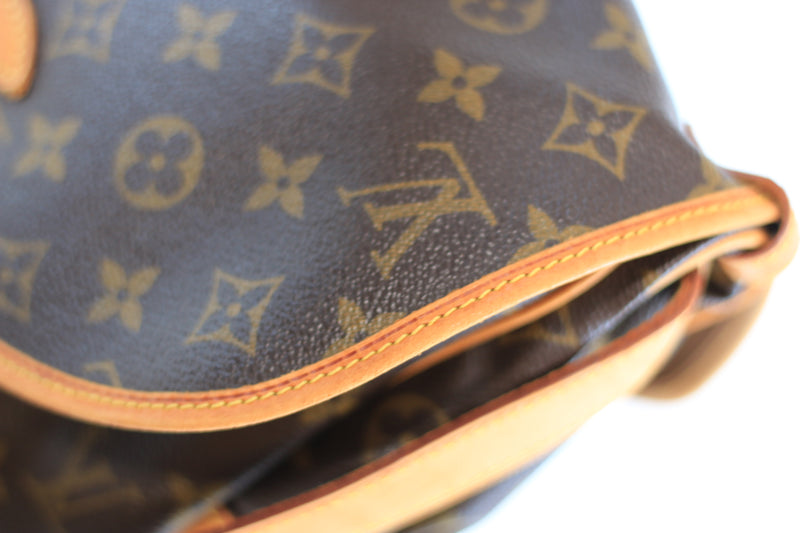 Louis Vuitton Monogram Saumur 30 Crossbody Used