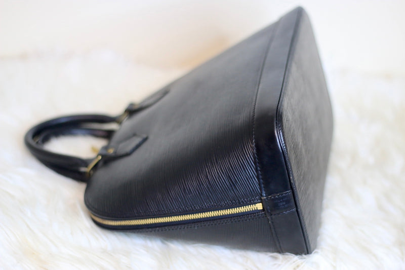 Epi Leather Noir Alma