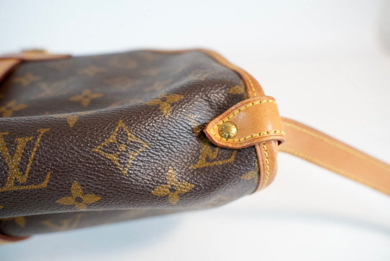 Louis Vuitton Monogram Saumur 30 Crossbody Used