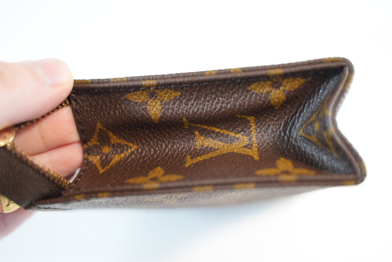 Louis Vuitton Monogram Toiletry Pouch 15 Used