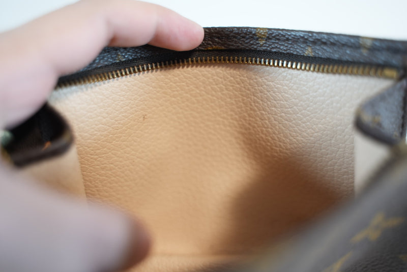 Louis Vuitton Monogram Toiletry Pouch 15 Used