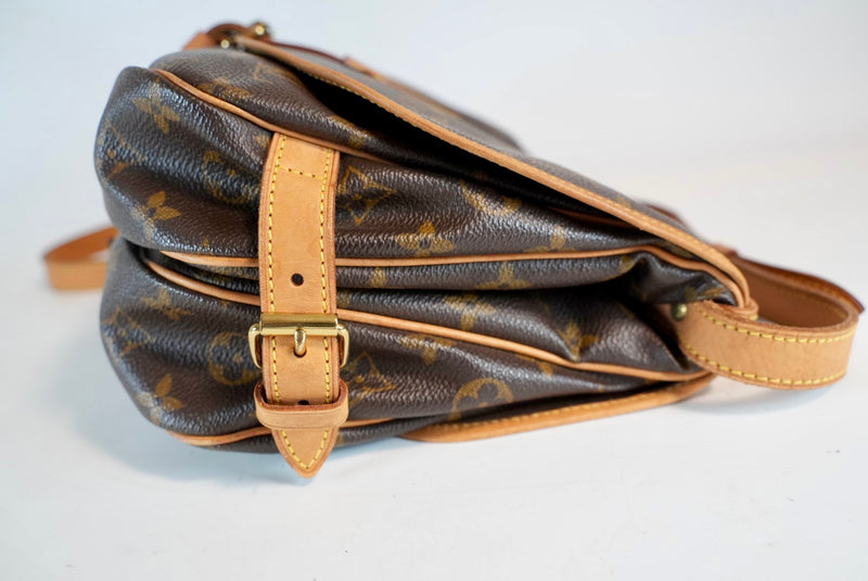 Louis Vuitton Monogram Saumur 30 Crossbody Used