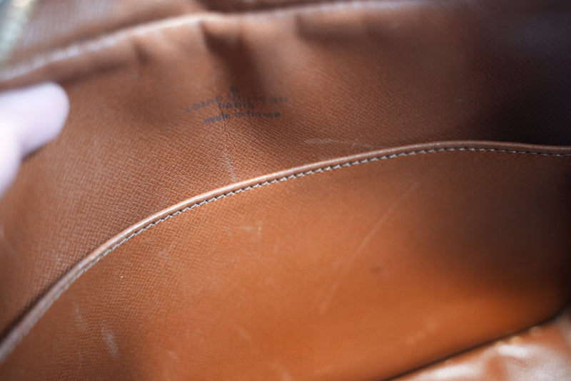 Louis Vuitton Monogram Compaigne 23 Used