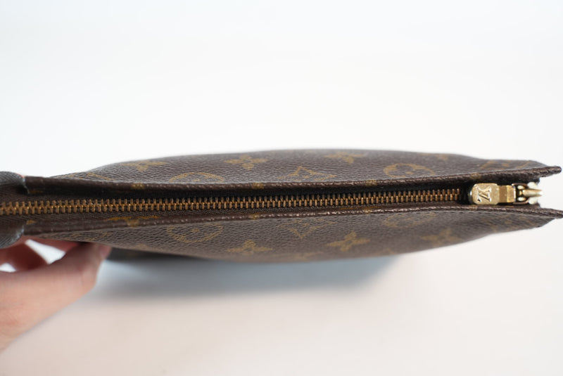 Louis Vuitton Monogram Toiletry 19 Used
