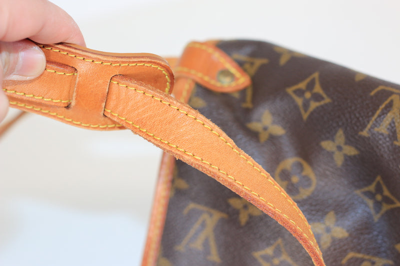 Louis Vuitton Monogram Saumur 30 Crossbody Bag Used