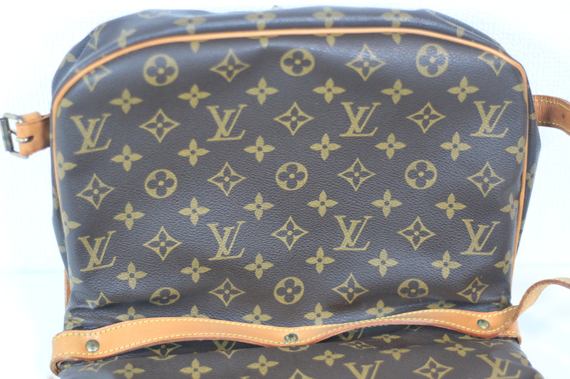 Louis Vuitton Monogram Saumur 30 Crossbody Bag Used