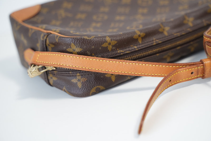 Louis Vuitton Trocadero 30 Crossbody Bag Used