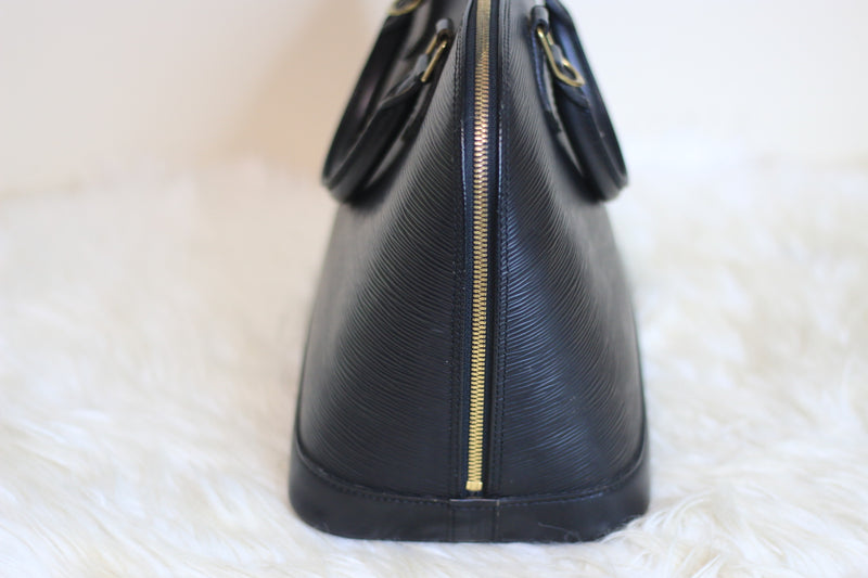 Epi Leather Noir Alma