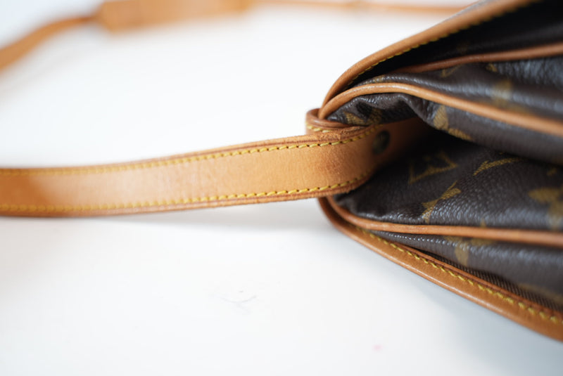 Louis Vuitton Monogram Saumur 30 Used