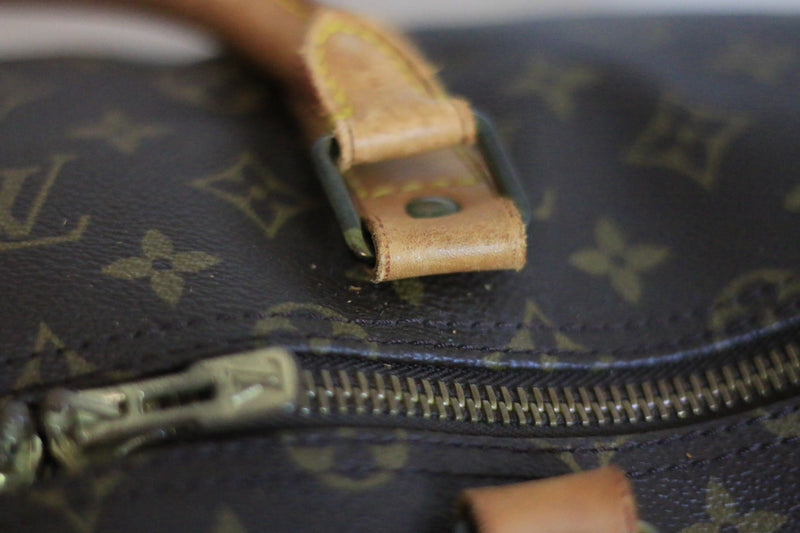 Does Louis Vuitton use YKK zippers? 