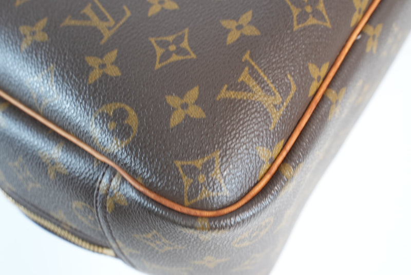 Louis Vuitton Monogram Deauville Handbag Used