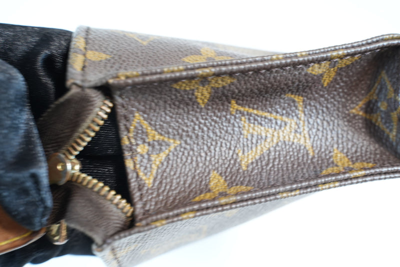 Louis Vuitton Monogram Toiletry Pouch 15 Used